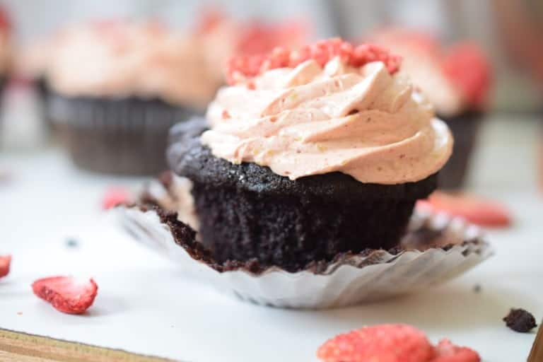 paleo chocolate strawberry cupcakes
