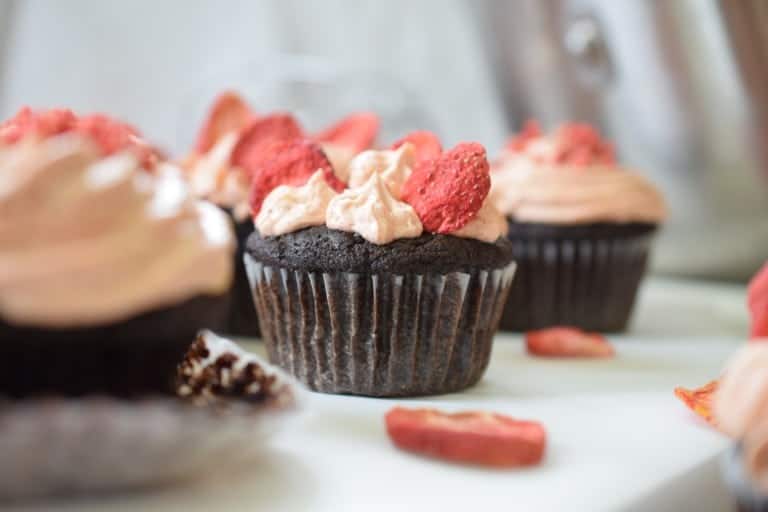 paleo chocolate strawberry cupcakes 