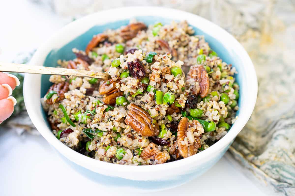 quinoa pilaf with cauliflower, pecans and peas 