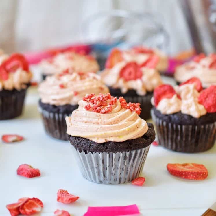 paleo strawberry chocolate cupcakes