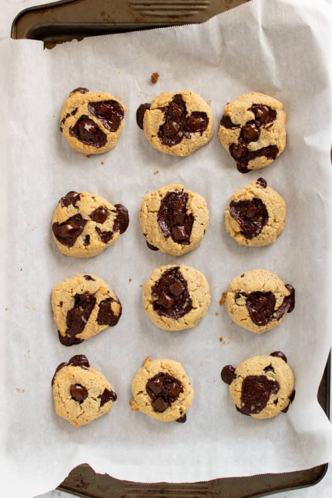 keto chocolate chip cookies