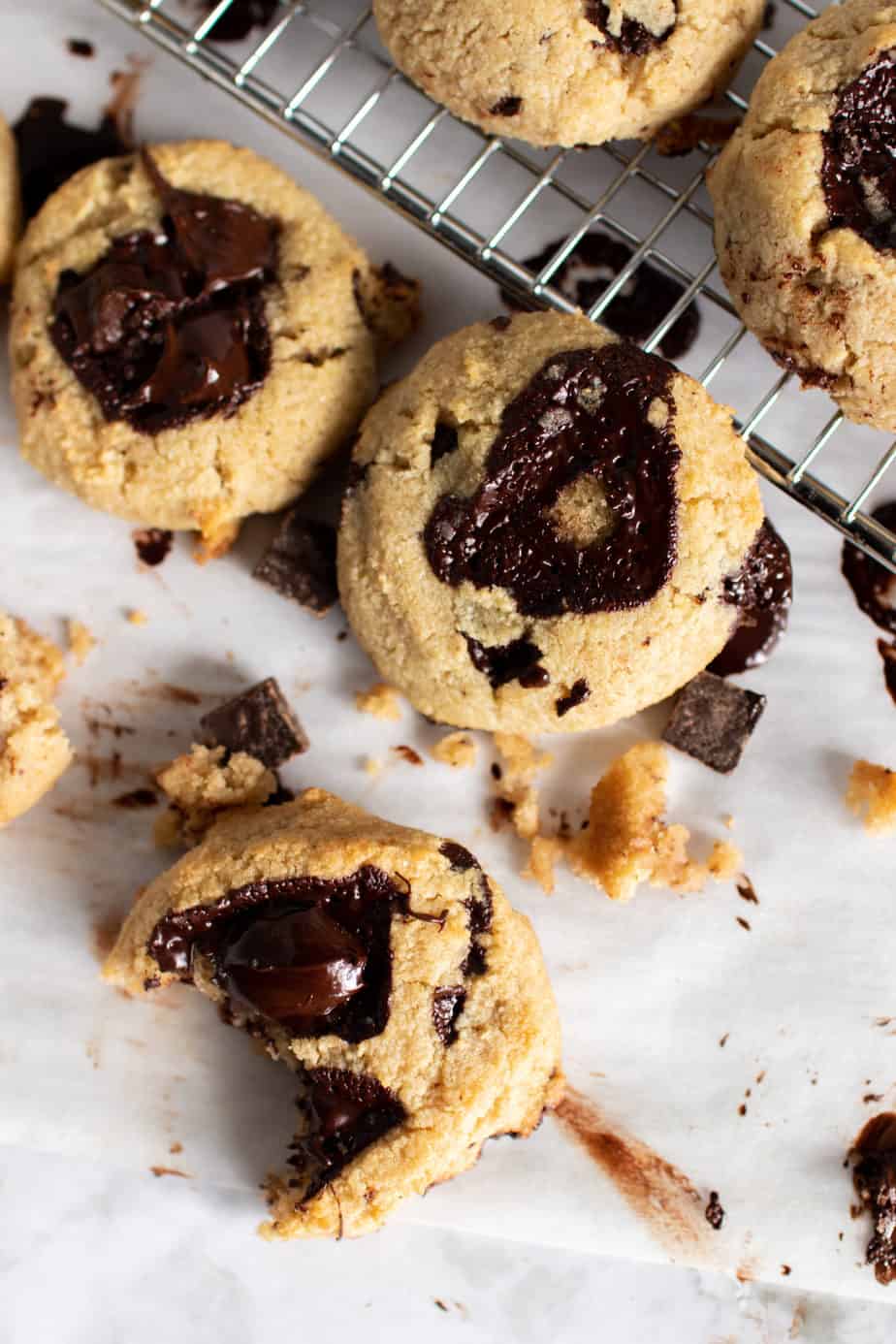 chewy keto chocolate chip cookies