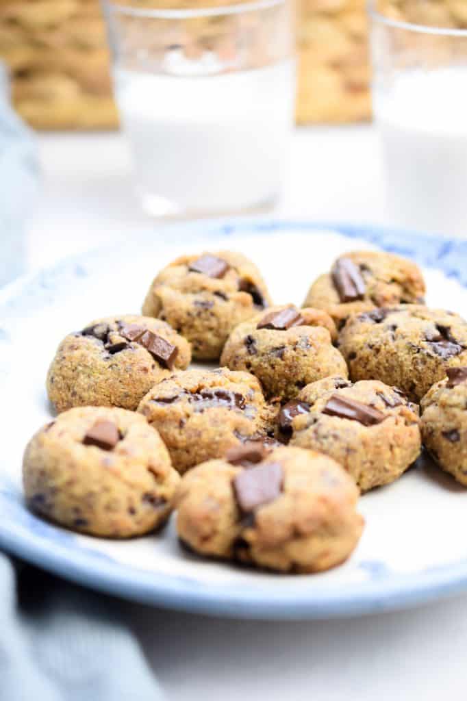 egg free tahini chocolate chip cookies 